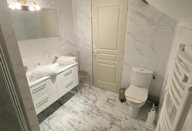 חדר לארבעה סטנדרטי עם נוף לגינה, Les Bergeronnettes   Chambres D Hôtes Bergerac