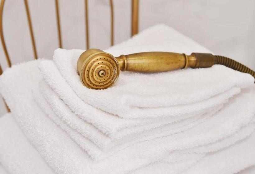 חדר לארבעה סטנדרטי עם נוף לגינה, Les Bergeronnettes   Chambres D Hôtes Bergerac