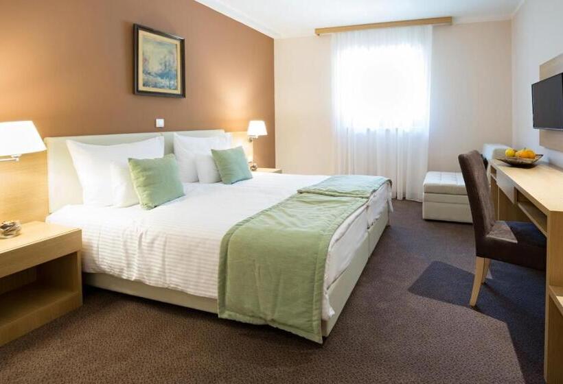 اتاق سوپریور, Etno Naselje Vrdnička Kula