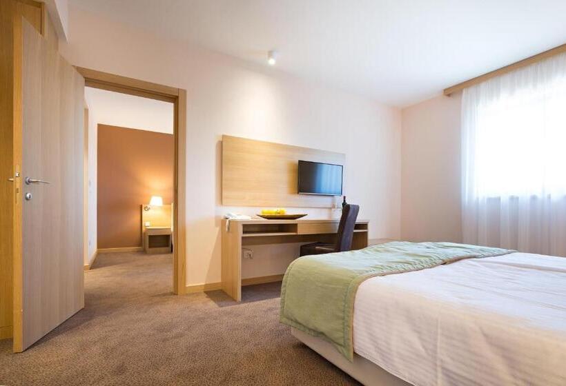 سوییت خانوادگی, Etno Naselje Vrdnička Kula