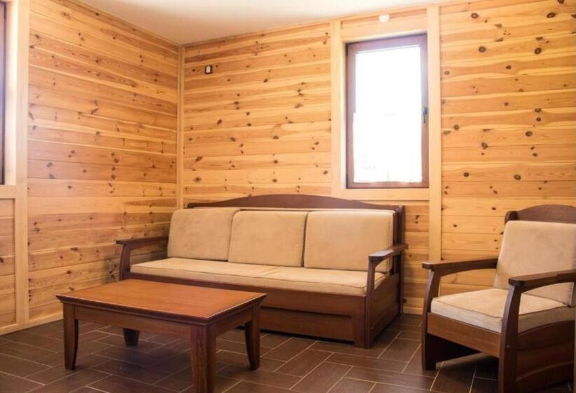 بانگلوی استاندارد, Etno Naselje Vrdnička Kula