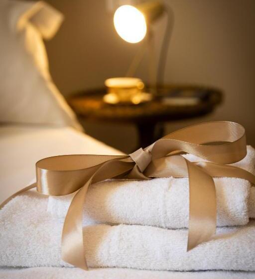 اتاق لوکس چهار تخته, Divisi Suites & Spa