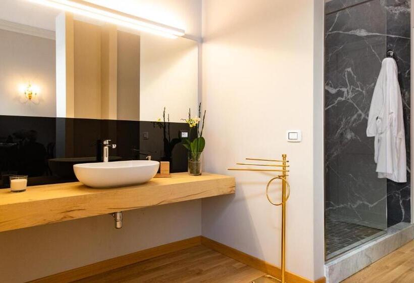 高级三人间, Divisi Suites & Spa