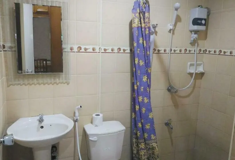 デラックスの４人部屋, Tubod Flowing Waters Resort