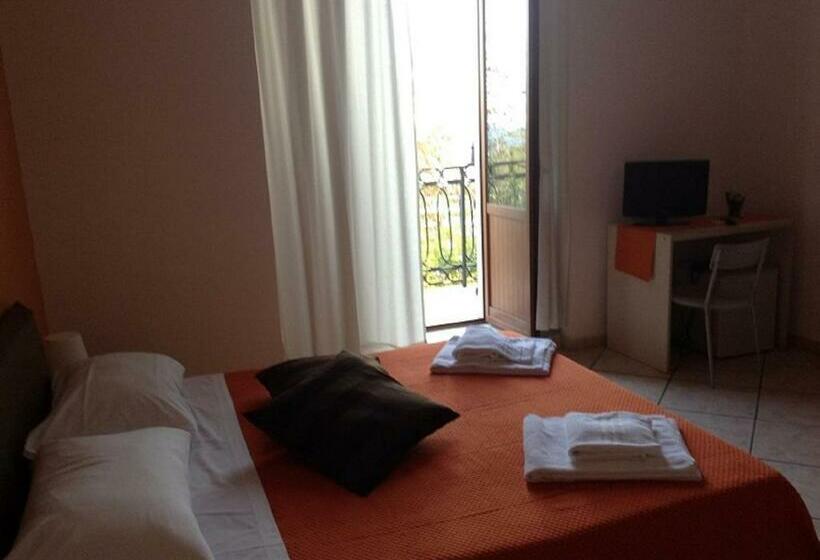 Triple Room Sea View, Platamone Rooms