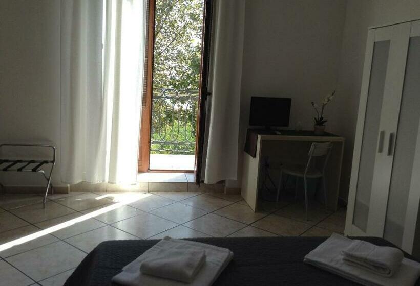 غرفة قياسية مطلّة علي البحر مزوَّدة بشُرفة, Platamone Rooms