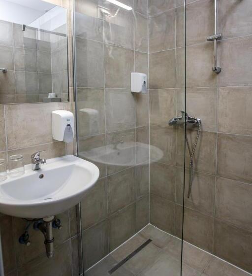 스탠다드 트리플 룸, árnyas Panzió Gödöllő