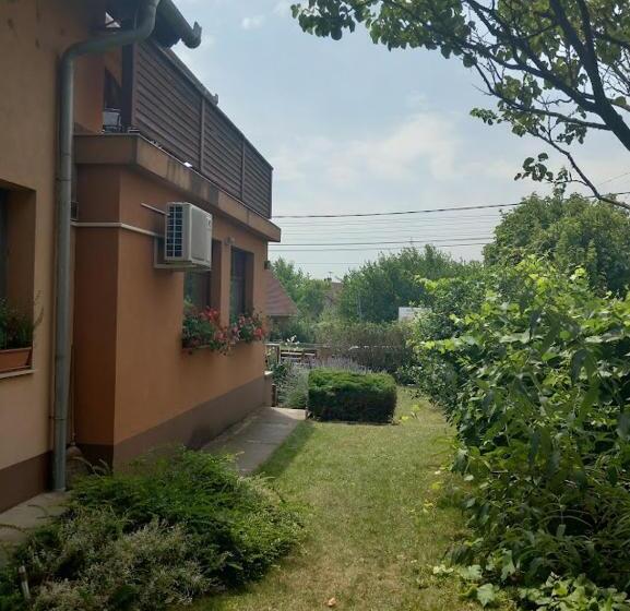 샬레, árnyas Panzió Gödöllő