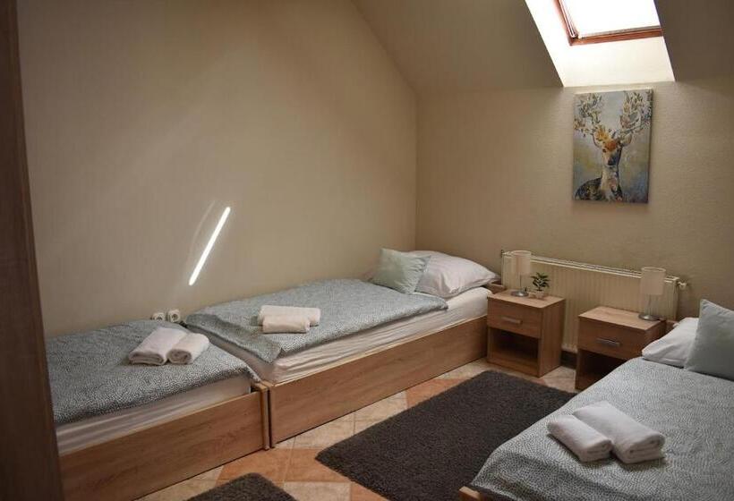 샬레, árnyas Panzió Gödöllő