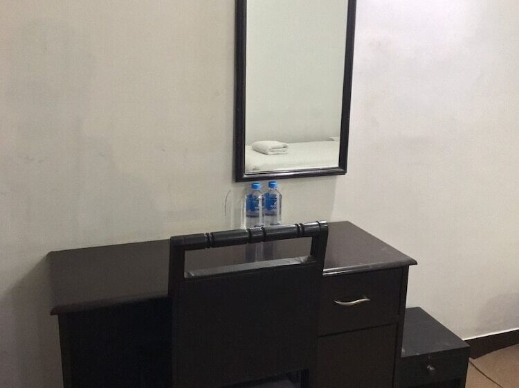 اتاق استاندارد, Little Buddha Inn