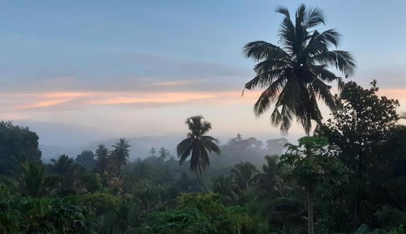غرفة قياسية مطلة على الجبل, X Mirissa