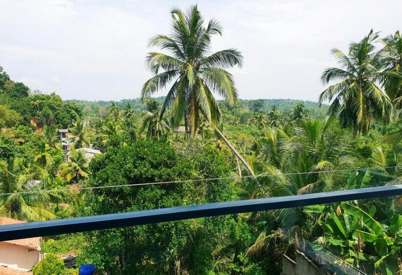 غرفة قياسية مطلة على الجبل, X Mirissa