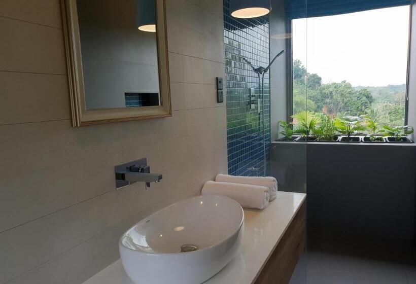 غرفة قياسية مطلة على الجبل, X Mirissa