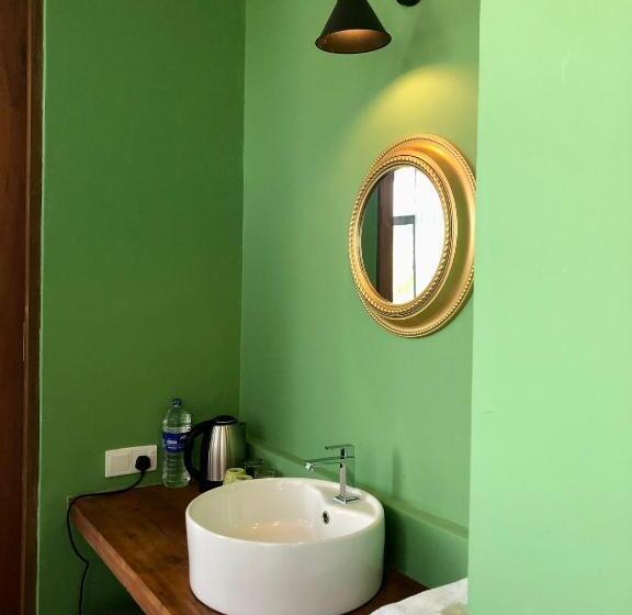 جناح عائلي, X Mirissa