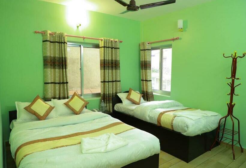 اتاق استاندارد سه نفره, Pokhara Paradise