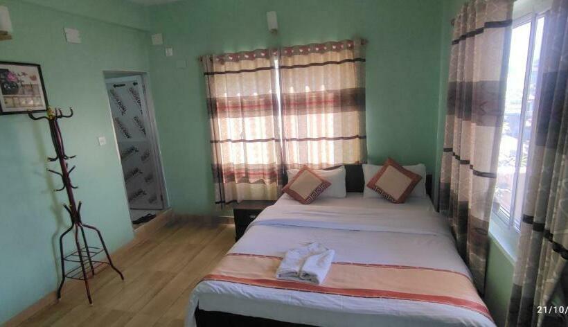 اتاق استاندارد یک نفره, Pokhara Paradise