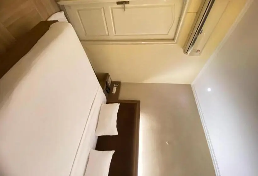 デラックスルーム, Status Business Hotel   Naveen Market
