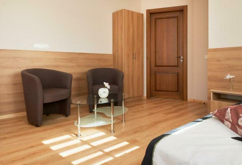 اتاق استاندارد چهار تخته, Trakaitis Apartments In Villa