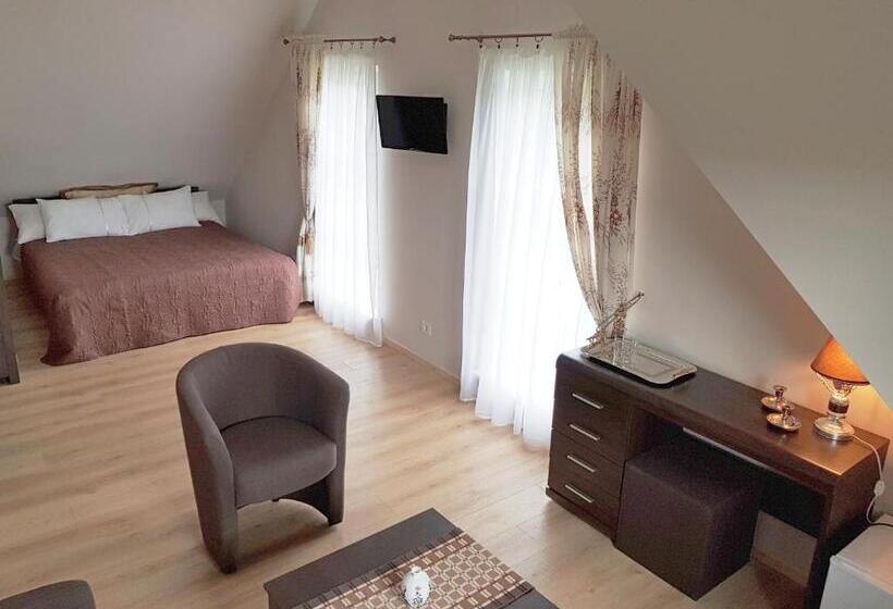 اتاق استاندارد چهار تخته, Trakaitis Apartments In Villa