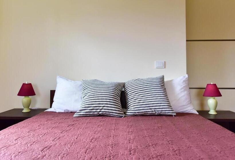 اتاق استاندارد چهار تخته, Trakaitis Apartments In Villa