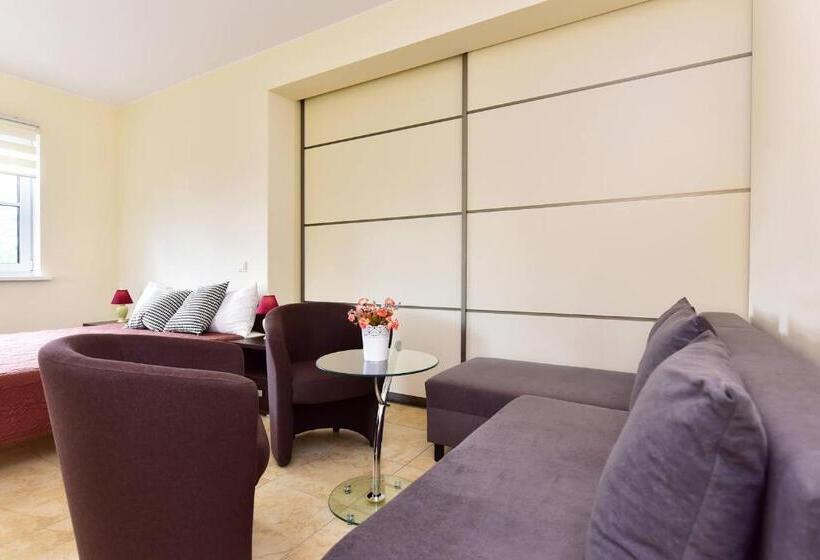 اتاق استاندارد چهار تخته, Trakaitis Apartments In Villa