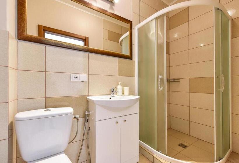 اتاق استاندارد چهار تخته, Trakaitis Apartments In Villa