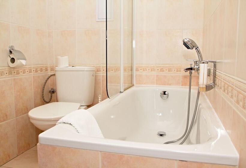 Pokój Standard, Baltaci U Nahonu