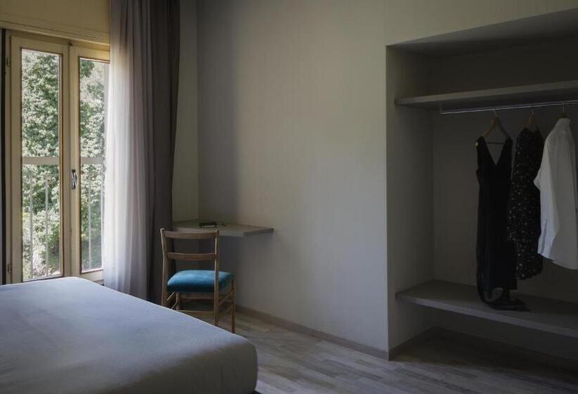 חדר סופריור, Beatrice