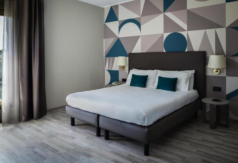 수피리어 룸, Beatrice