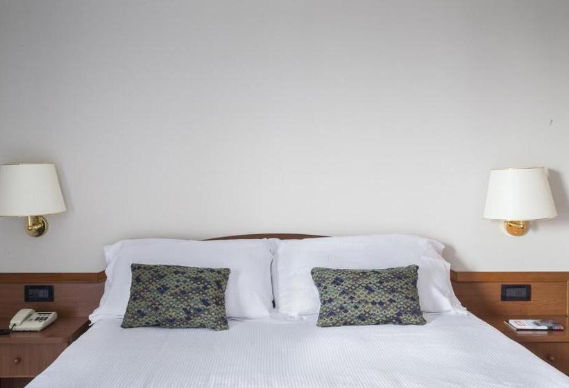 חדר סטנדרט, Beatrice