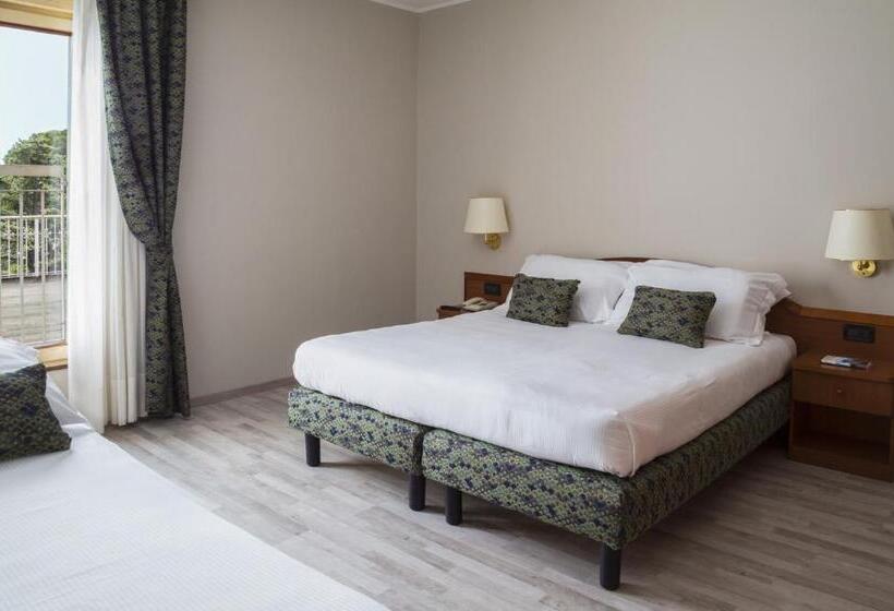 חדר סטנדרט לשלושה, Beatrice