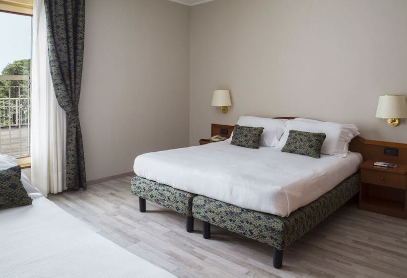 חדר סטנדרט לשלושה, Beatrice