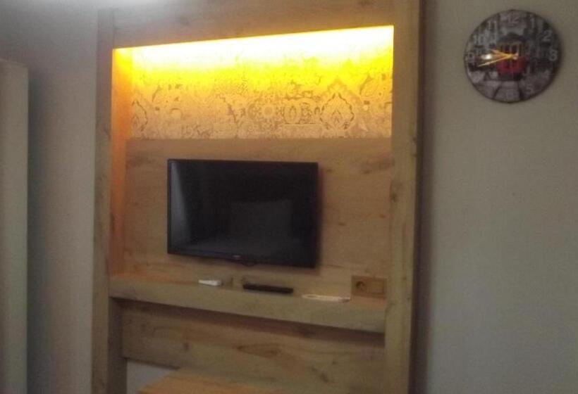 اتاق خانوادگی, Miss City Hotel Taksim