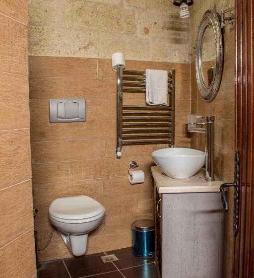 غرفة قياسية ثلاثية, Cave Art