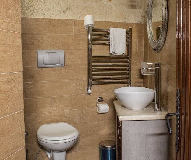 غرفة قياسية ثلاثية, Cave Art