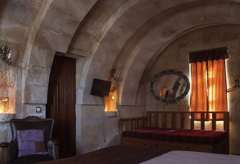 غرفة قياسية ثلاثية, Cave Art