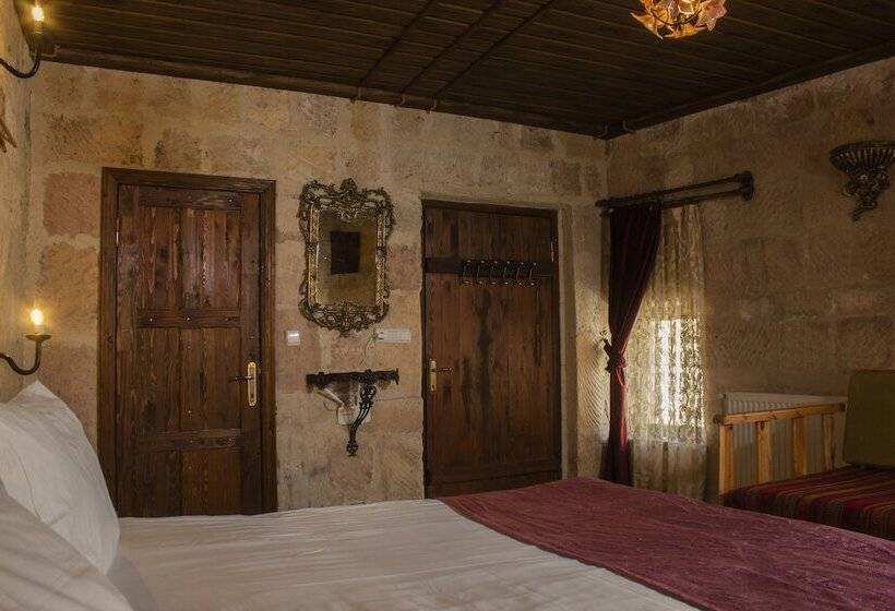 غرفة قياسية ثلاثية, Cave Art