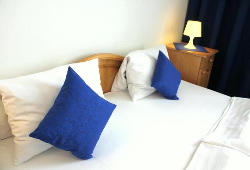 Standard Szoba, Central