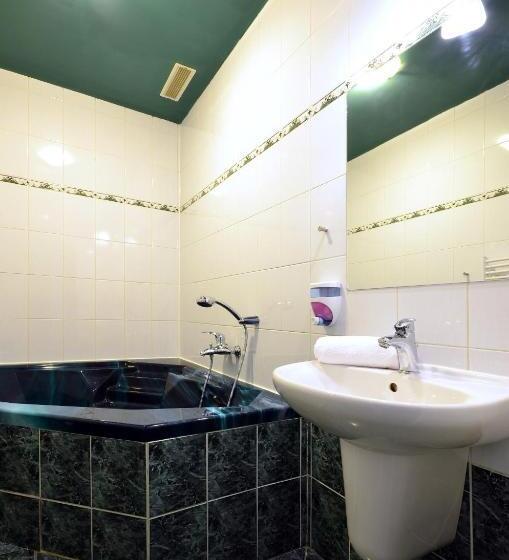 1 Szobás Apartman, Central