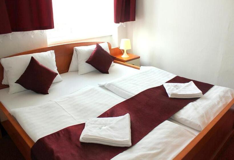 Standard Szoba, Central