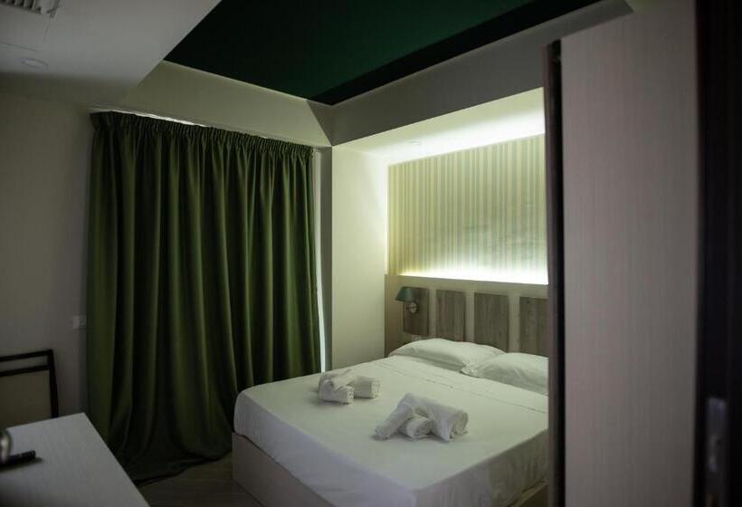 חדר סופריור, Cliché