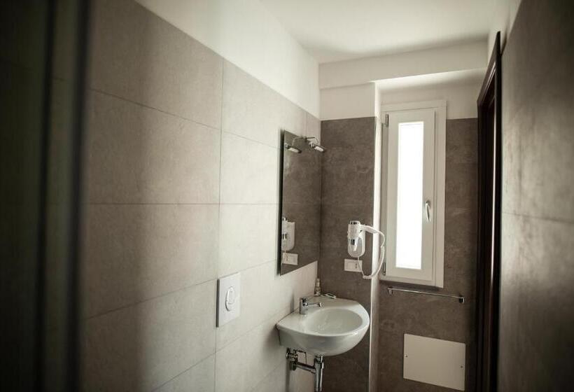 חדר סופריור, Cliché