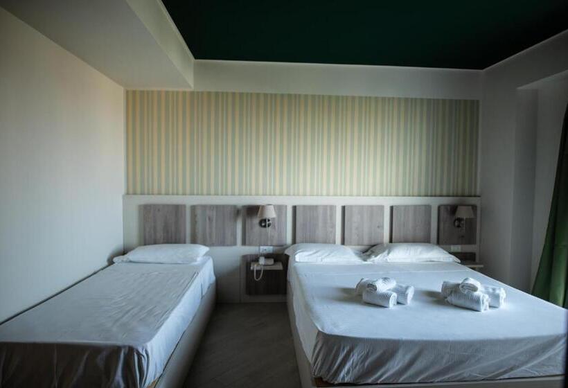 חדר סופריור לשלושה, Cliché