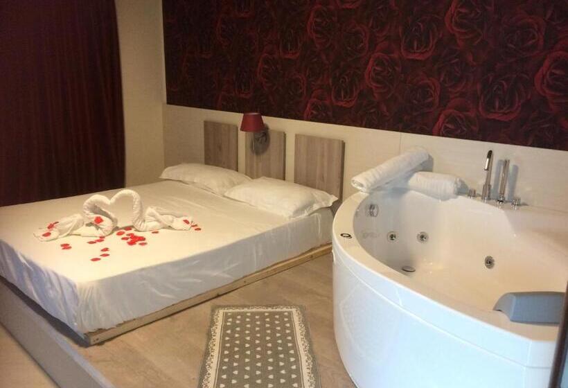 סוויטה עם ג'קוזי, Cliché