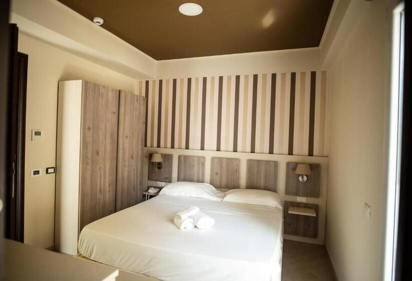 חדר סופריור, Cliché