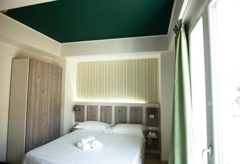 חדר סופריור, Cliché