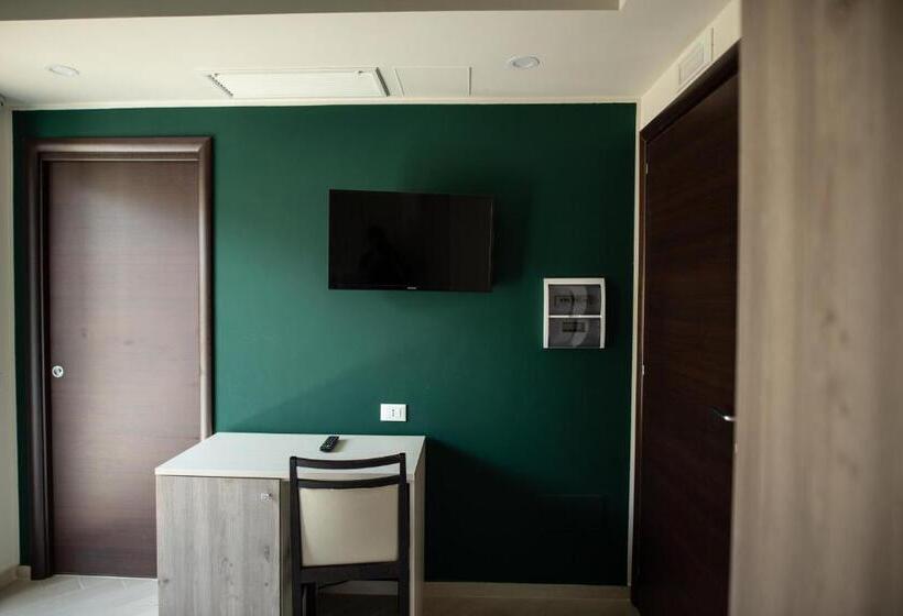 חדר סופריור, Cliché