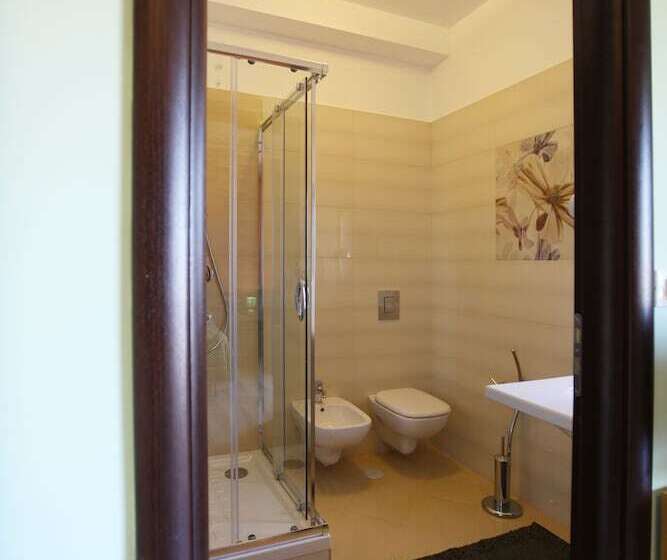 חדר סטנדרט לשלושה, Cliché