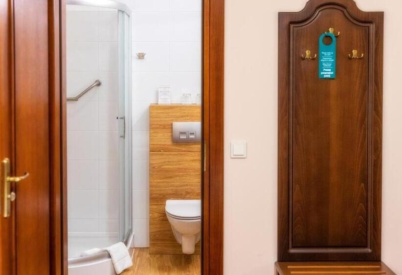 スタンダードルーム, Dworek Skawiński