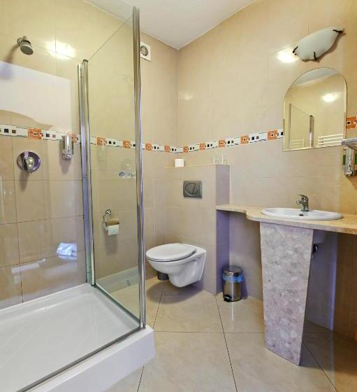 スタンダードトリプルルーム, Dworek Skawiński